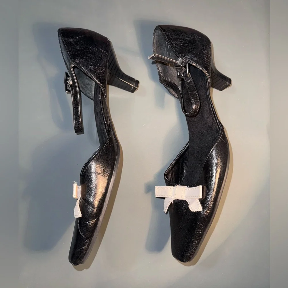 Aerosoles Elegant Black Little Heels with Cream Bow, Size 8 - Picture 8 of 16